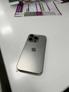 Iphone 15 pro FU natural titanium with box