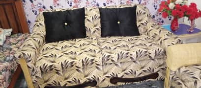 Selling sofa set in good condition