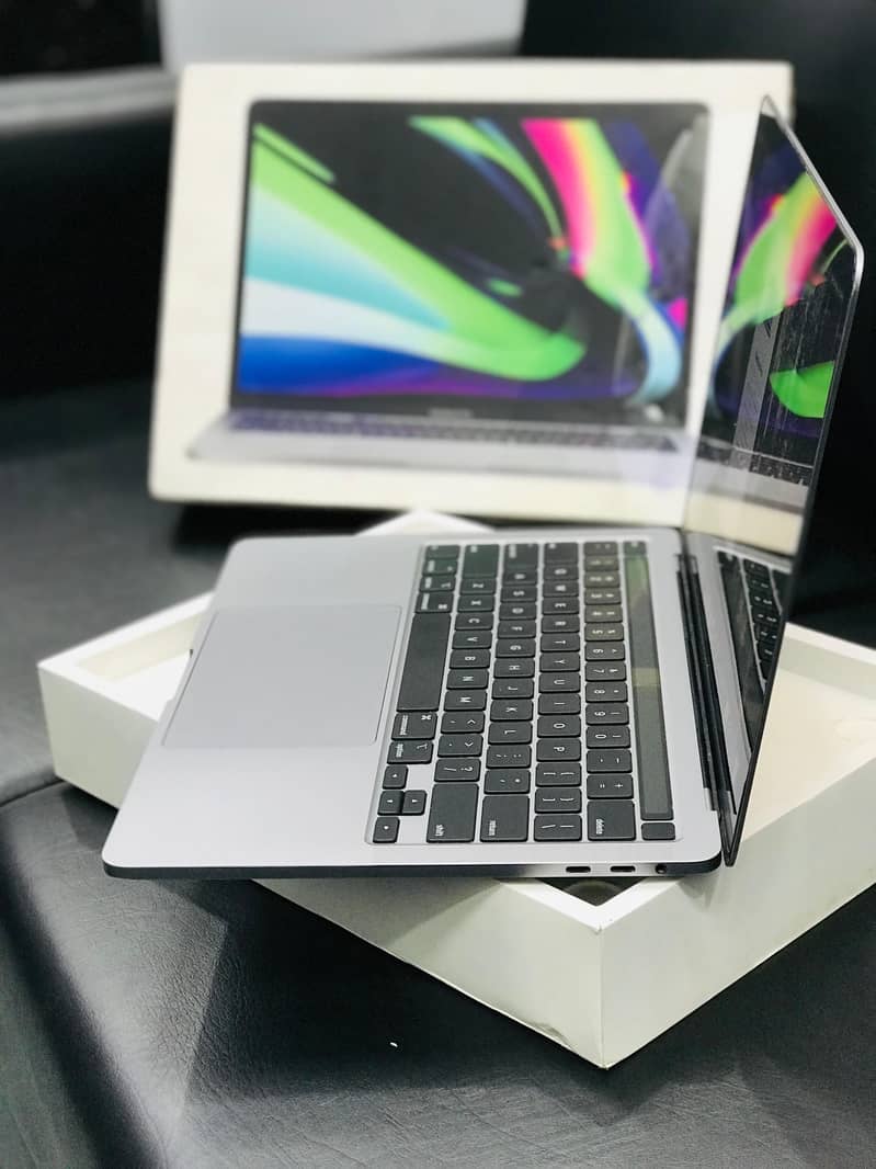 Apple Macbook pro 2020 core i5 cto model 2