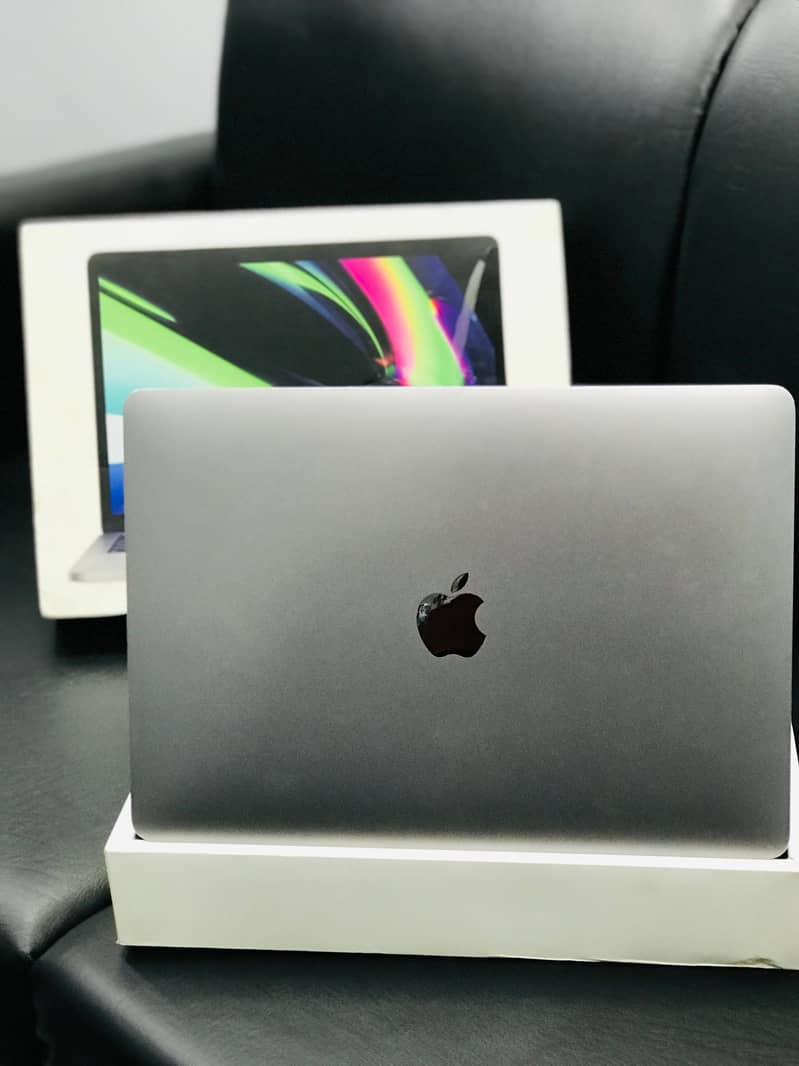 Apple Macbook pro 2020 core i5 cto model 4