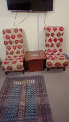 Chairs with center table