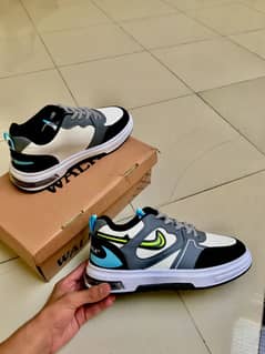 SNEAKERS NEW TRENDING