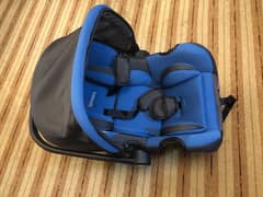 Tinnies Baby Car Seat / Baby Cot