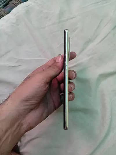 New mobile 10/10 condition on any falat no open and no repair only 2 5