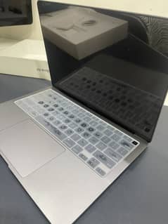 Macbook M1 Air 8/256 (charger +box)