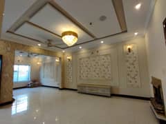 10 Marla beautiful Modren House Available For Sale