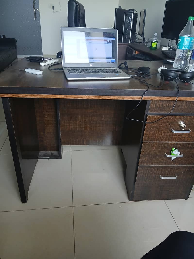 2 office tables with side tables 0
