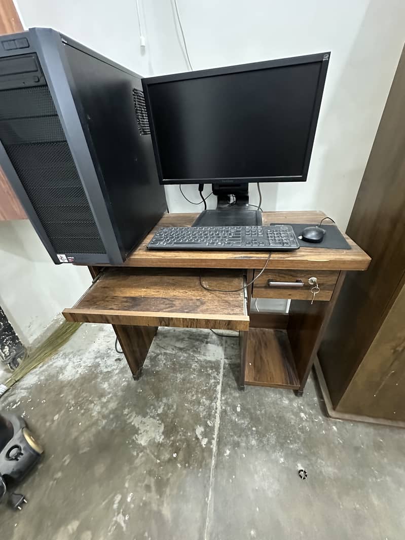 Complete Desktop PC with Lcd, mouse, keyboard 0
