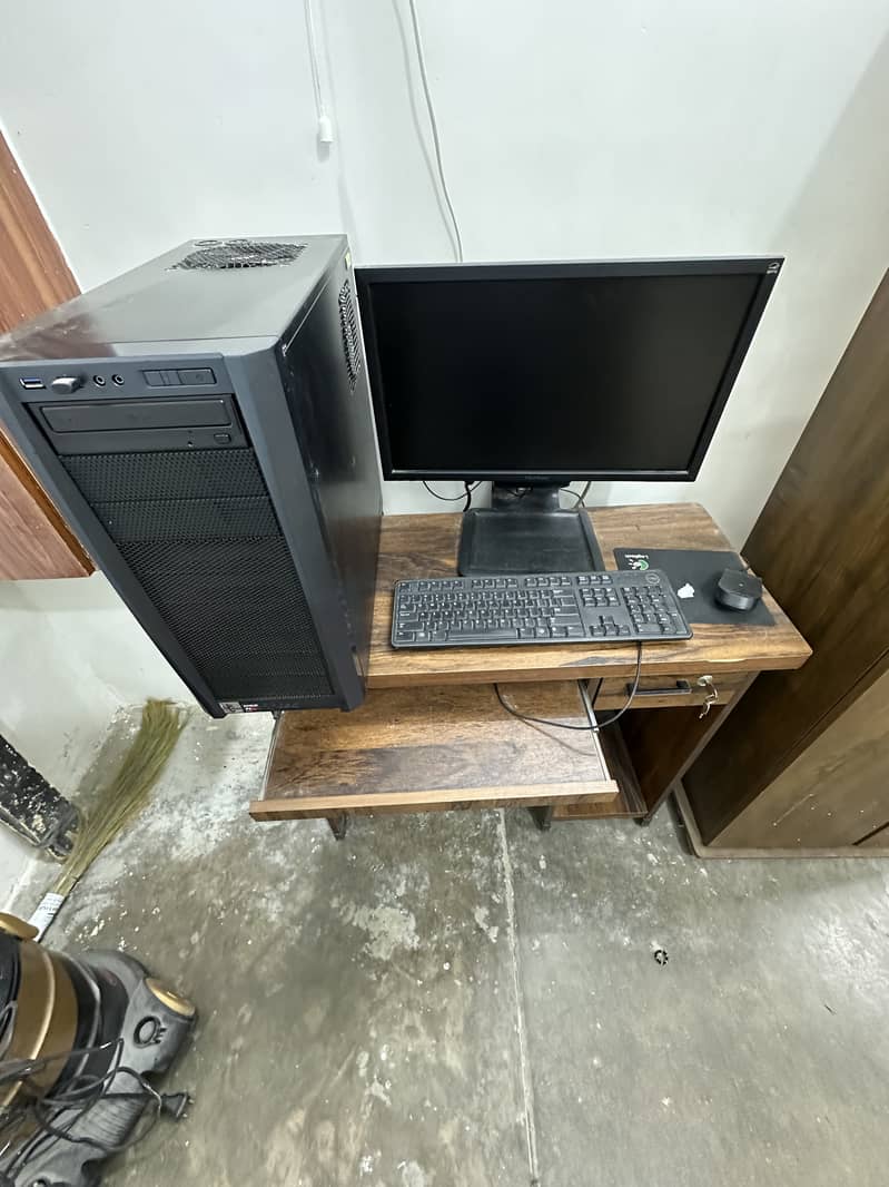 Complete Desktop PC with Lcd, mouse, keyboard 1