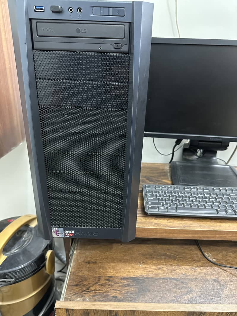 Complete Desktop PC with Lcd, mouse, keyboard 2
