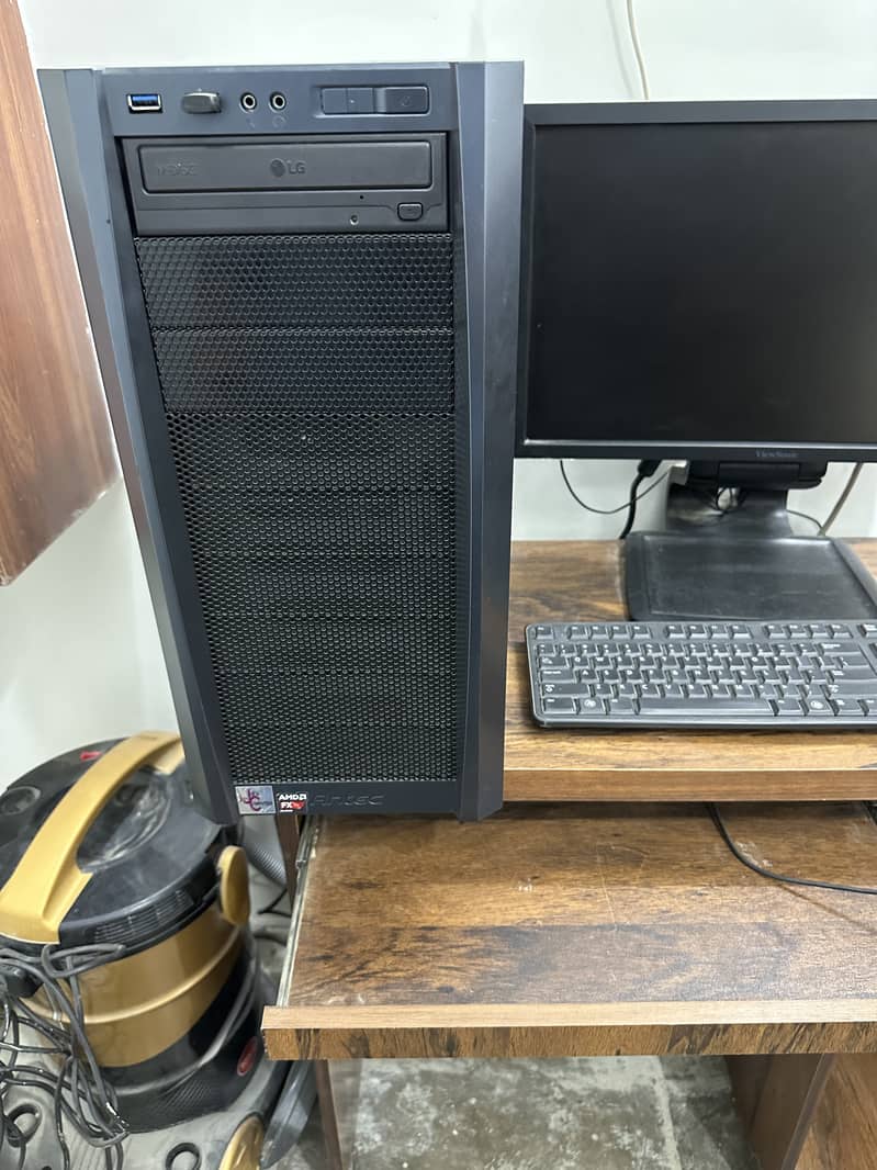 Complete Desktop PC with Lcd, mouse, keyboard 3