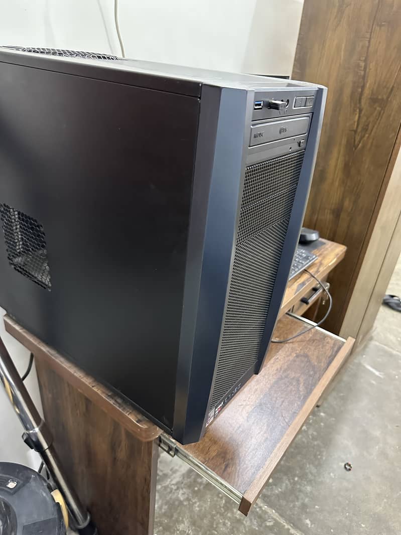Complete Desktop PC with Lcd, mouse, keyboard 4