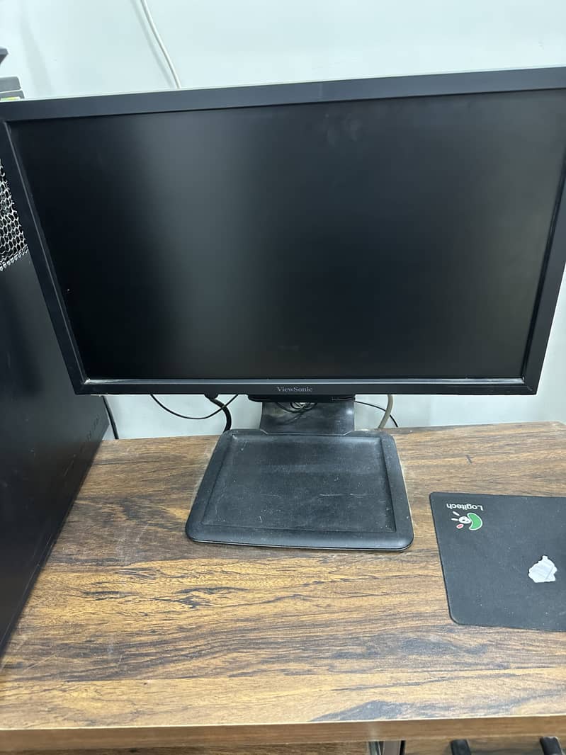 Complete Desktop PC with Lcd, mouse, keyboard 6