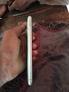 I phone 11 /64. Battery helt/77 condition 10/9