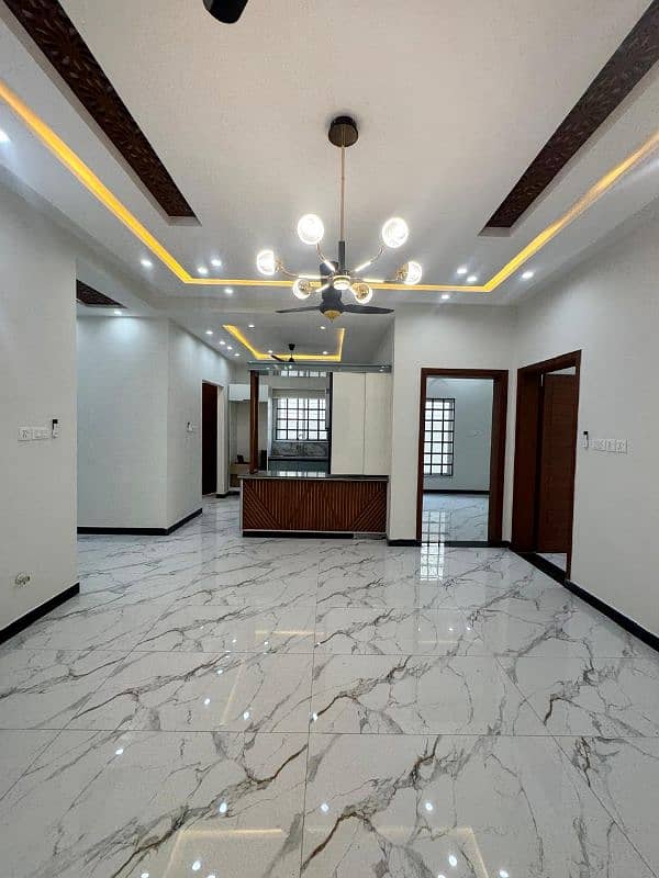 نیوسٹی فیز 2 واہ کینٹ بلاک ایچ بلاک 10 مرلہ ڈبل سٹوری گھر فار سیل 1