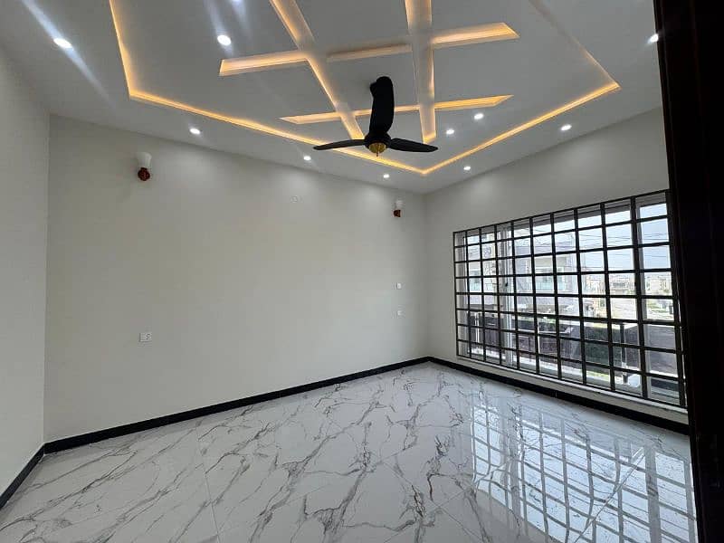 نیوسٹی فیز 2 واہ کینٹ بلاک ایچ بلاک 10 مرلہ ڈبل سٹوری گھر فار سیل 2