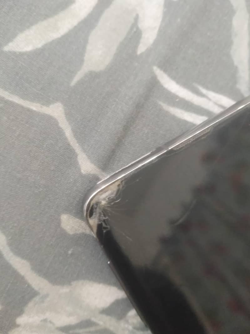 Sam s10 6/128 dual sim read add back break front minor break 9
