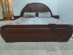 Double bed sheshum wooden very good condition wd side tables