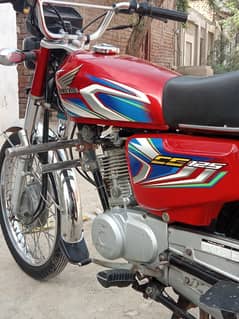 Honda 125 21/22 model total genuin lush condition 10/10 head engin pak