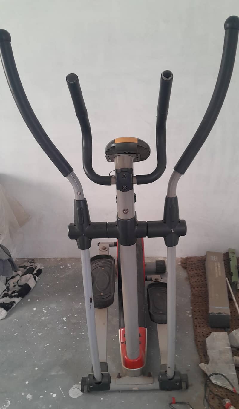 ELLIPTICAL gym exercise machine good condition 1