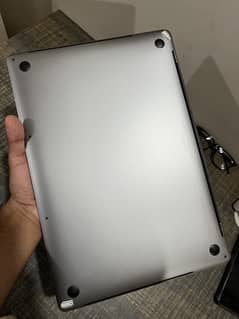 Macbook Pro 2018 15 inches i7 16-512-4Gb Graphic Card