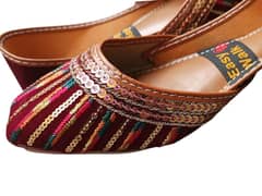 women khussas