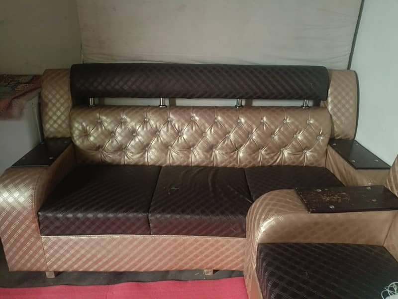 3 pcs Sofa Set with Table Selling Urgently in Pure and Best Condition 0