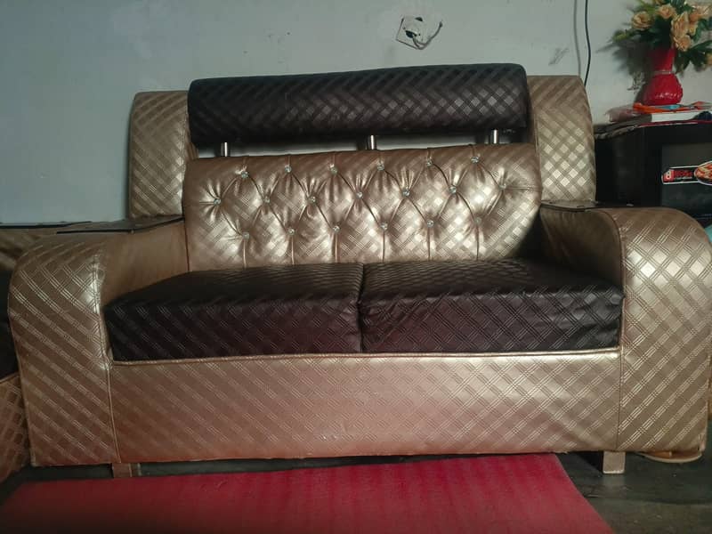 3 pcs Sofa Set with Table Selling Urgently in Pure and Best Condition 2