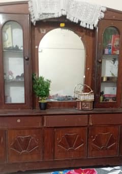 showcase mirror