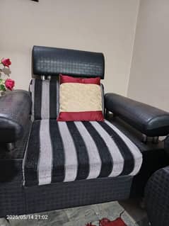 7 seater sofa excellent condition   Urgent sale
