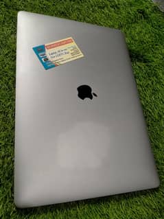 LOOT MAAR DEAL   Apple MacBook Pro 2018 15"