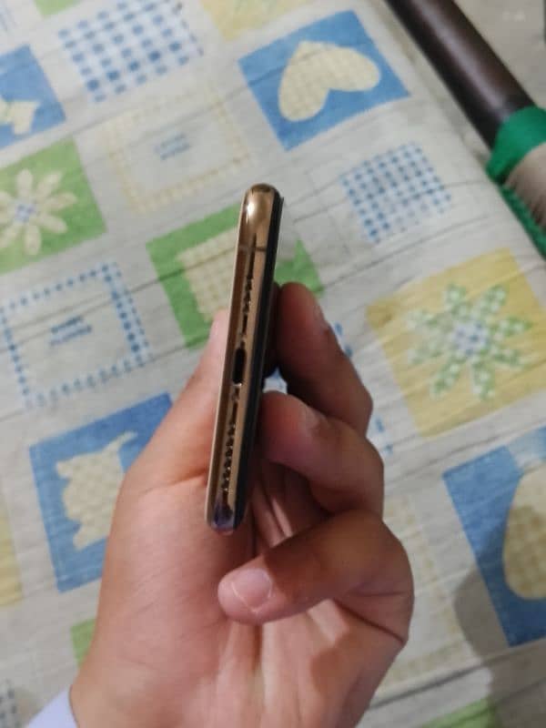 pta approved xs max full good condition 10 by 10 with box 3