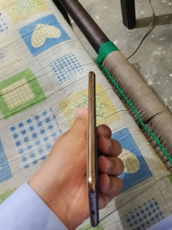 pta approved xs max full good condition 10 by 10 with box 6