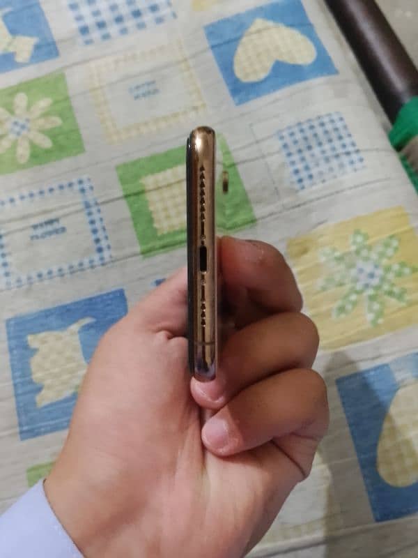 pta approved xs max full good condition 10 by 10 with box 7