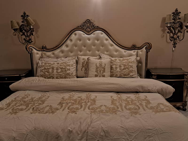 King Size bed set with 2 side tables and a dressing table 0