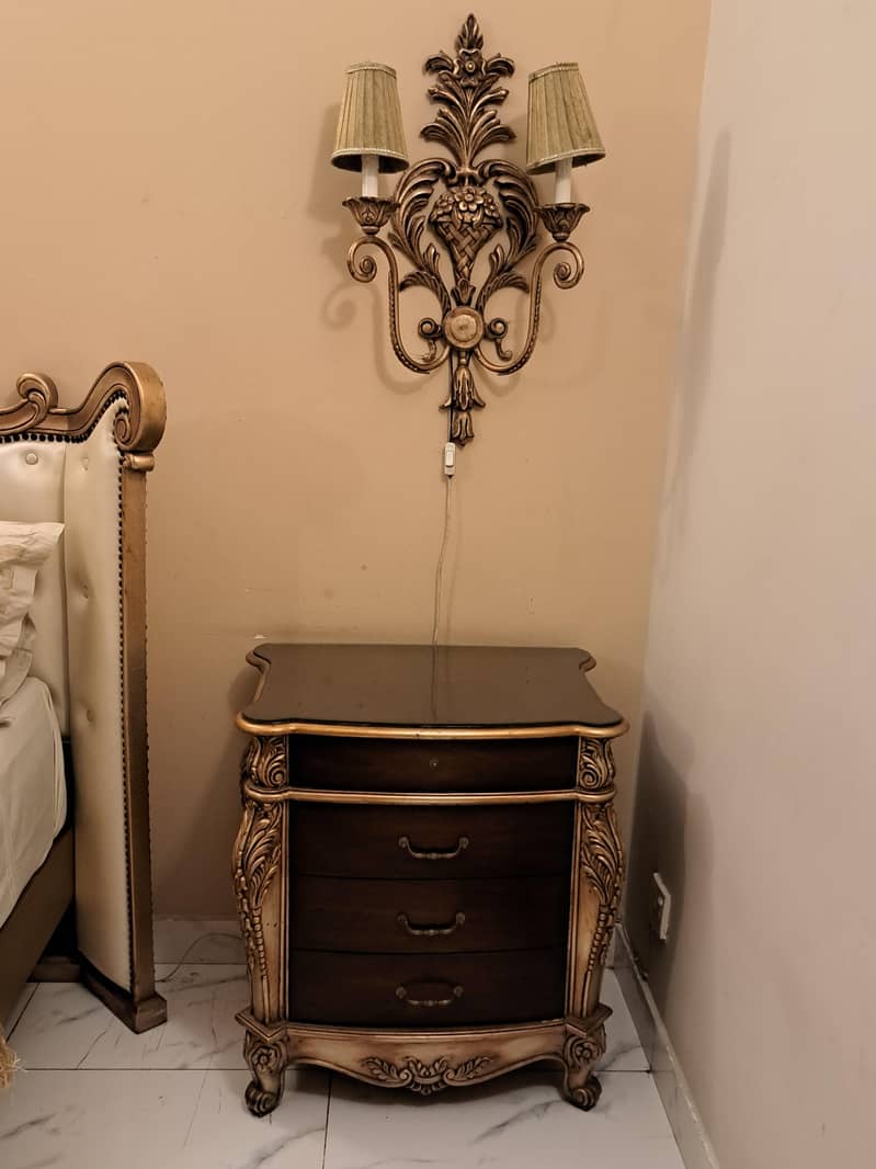 King Size bed set with 2 side tables and a dressing table 2