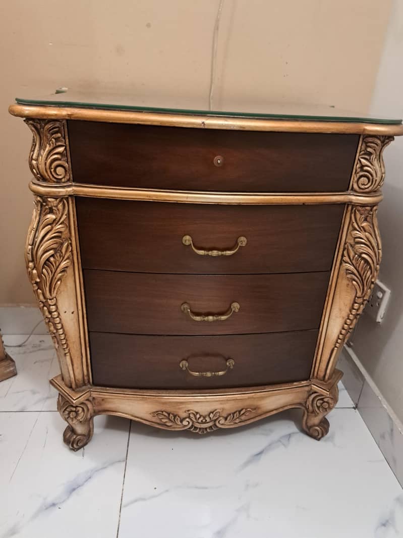 King Size bed set with 2 side tables and a dressing table 8