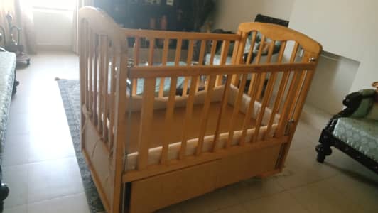 Kids bed for 1-8 years kid, shesham wood, used only 2 years