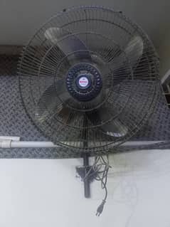 Royal Bracket Fan