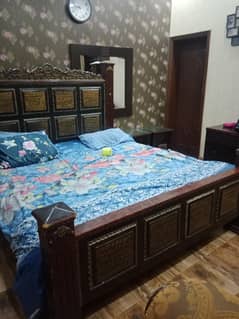 solid wood heavy bed set