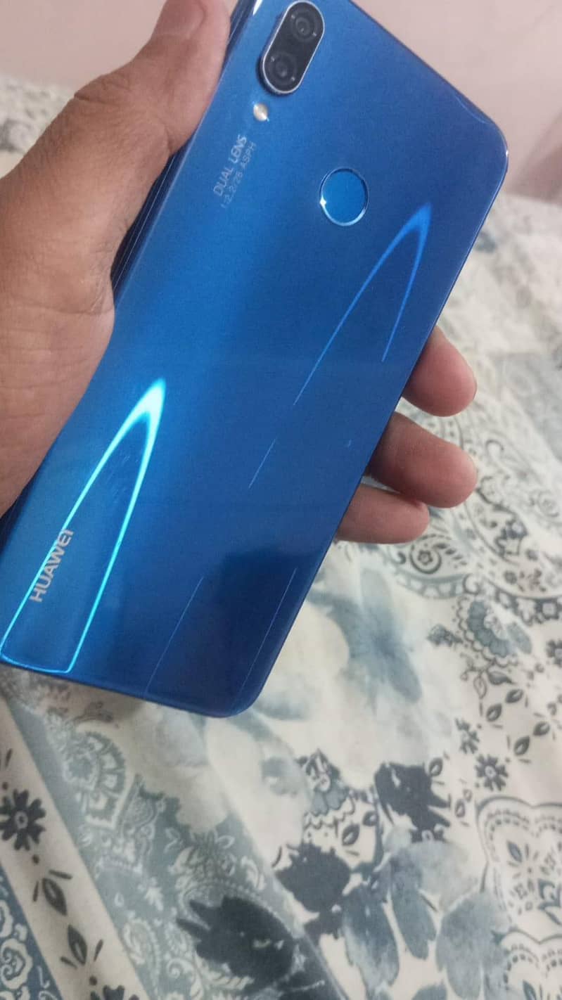 Huawei P20 Lite in good condition with box 3