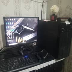 Lenovo Tower computer with all accessories 4 gb ram 500 gb hard drive