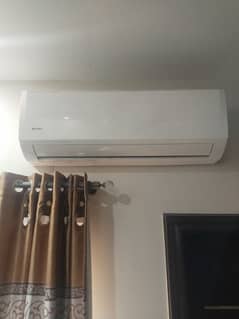 Gree SPLIT HEAT AND COOL 1 TON