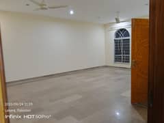 12 marla beautiful commercial upr portion available for Rent silent office at hot location