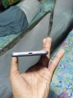 IP 11 64GB front crack Face ID off True Tone on display msg
