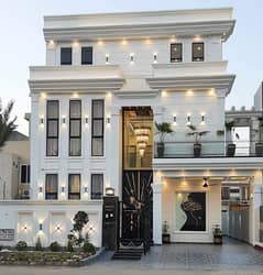 10 Marla Luxurious White House For Sale