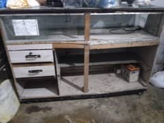 Wood and glass Counter