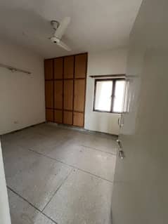 Housing foundation Flat for rent in G-11/4 E type