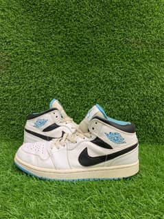 Jordan 1 Mid (Laser Blue)