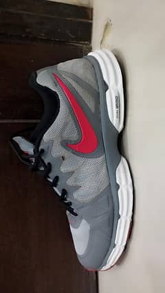 Nike Dual Fusion Runners Grey & Red ||. Light weight || Size 43/44